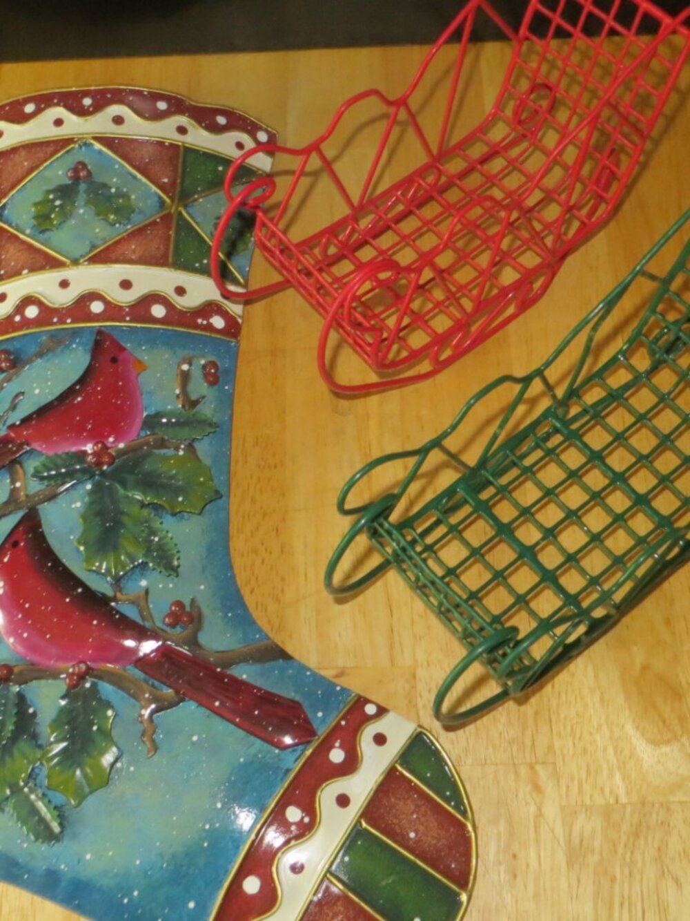Metal Christmas 3D Stocking Wall Hanging and 2 Wire Sleighs